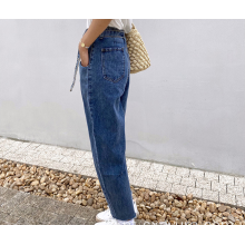 Calça jeans com costura média para mulheres